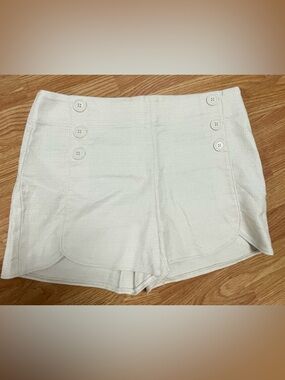 LOFT The Riviera Short Cream Textured Sailor Button Detail Size 4